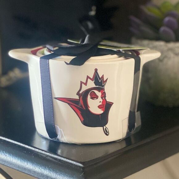 New Rae Dunn x Disney Villains Measuring Cup Set - Picture 3 of 6